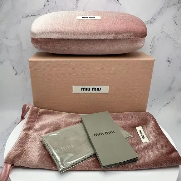 New MIU MIU Sunglasses - Picture 11 of 16